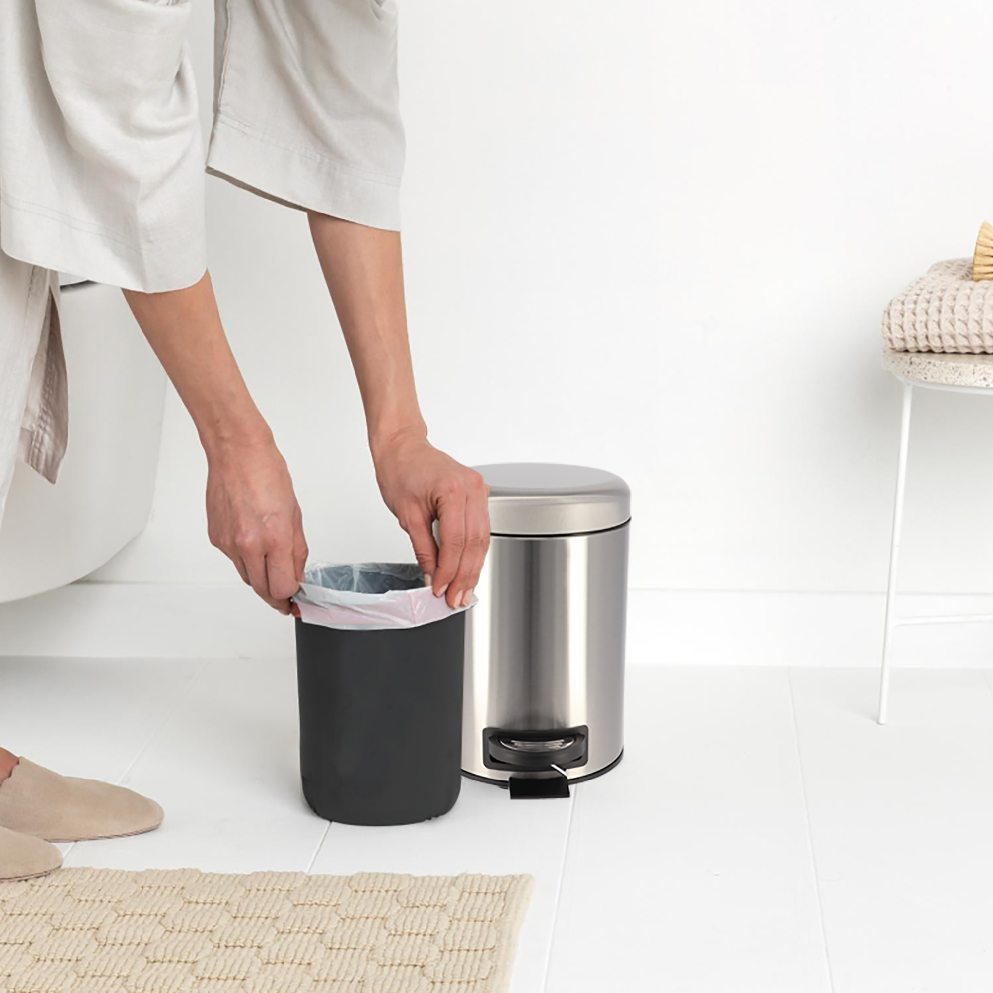 Compact bathroom trash can with removable inner bucket and liner