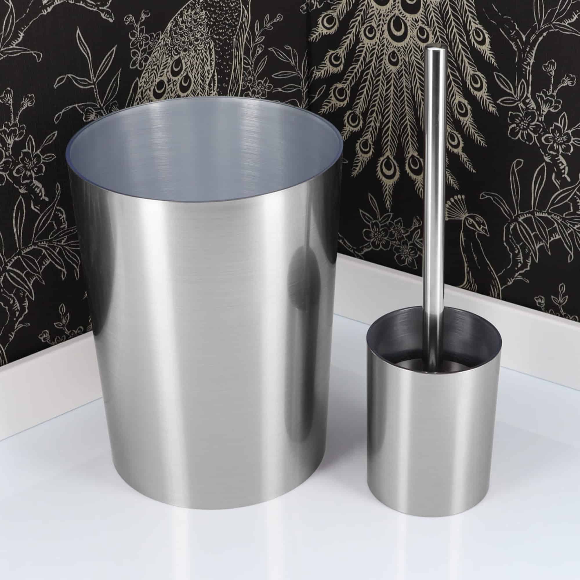 https://evideco.com/wp-content/uploads/2021/04/6676107-Toilet-Brush-and-Holder-Set-NOUMEA-Silver-Brushed-Aluminum-4.jpg