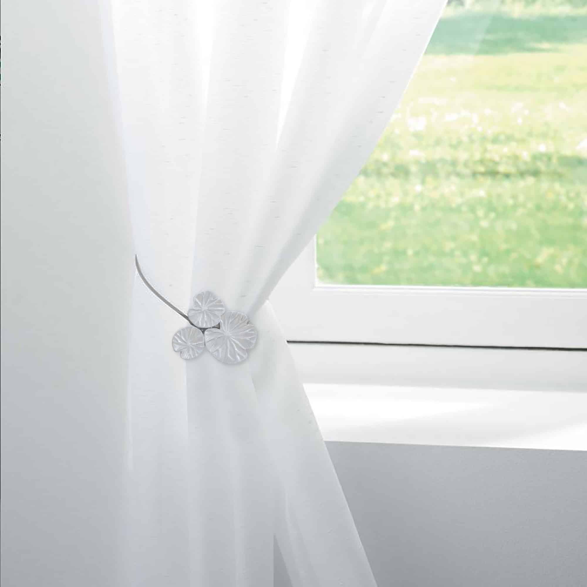 magnetic tieback on curtain