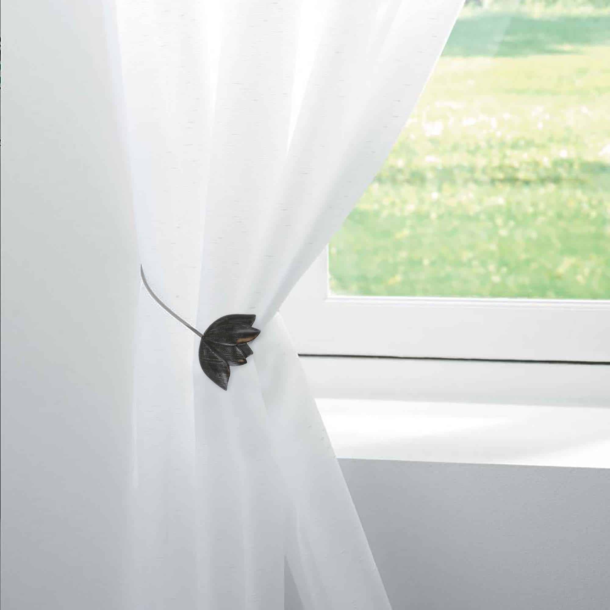 magnetic tieback on curtain