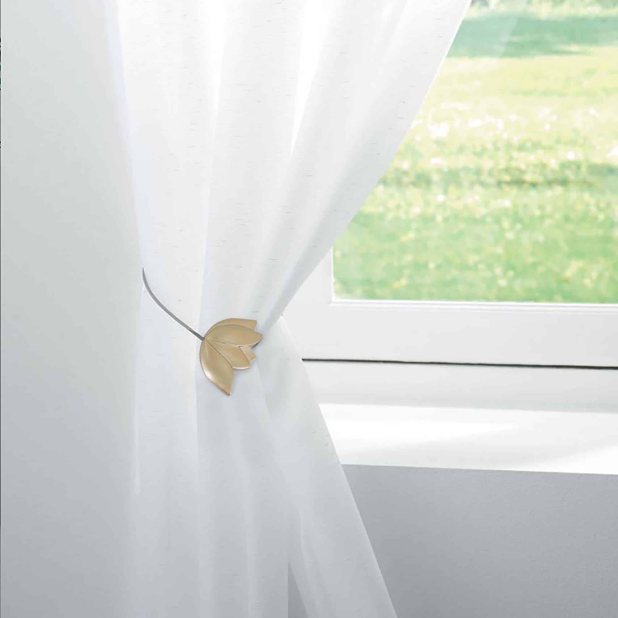 magnetic tieback on curtain