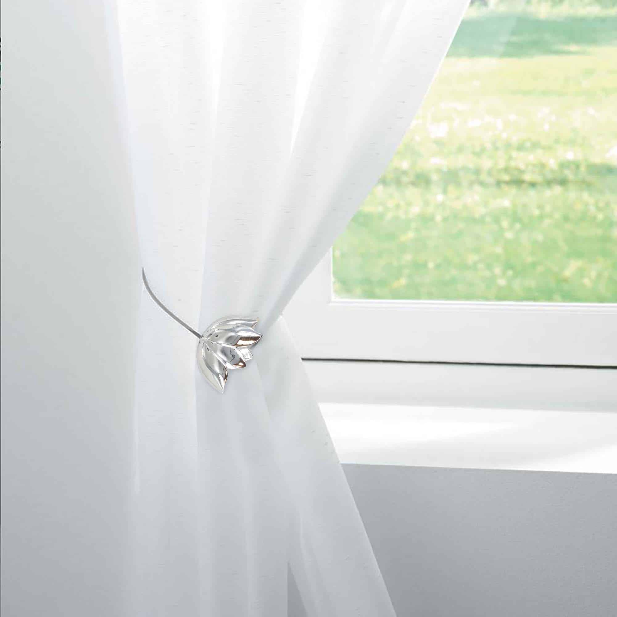 magnetic tieback on curtain