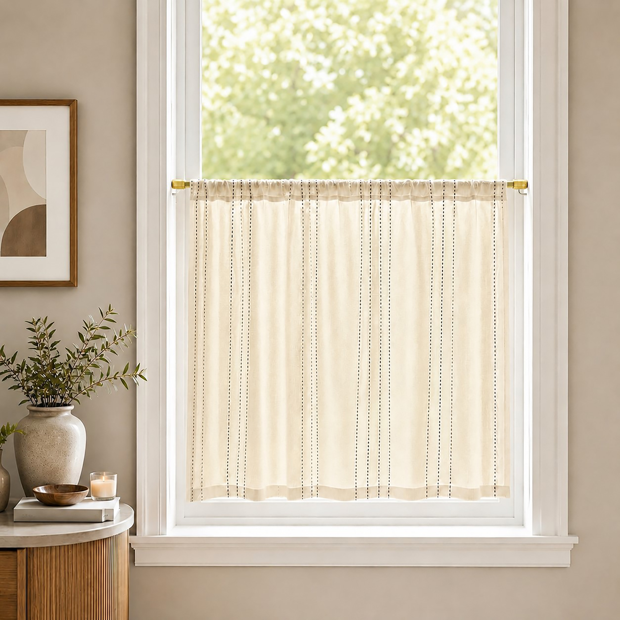 Lightweight gold cafe rod holds up to 1 lb for light curtains