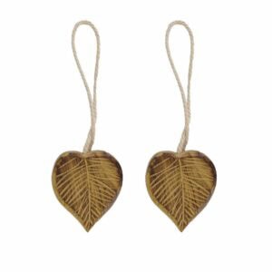 Natural wooden heart-shaped curtain tiebacks with rope cord