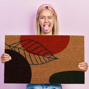 woman with the coir doormat in her hands