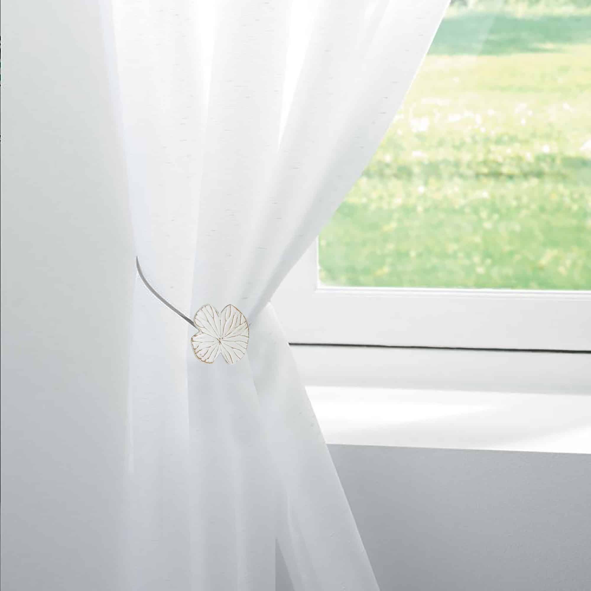 magnetic tieback on curtain