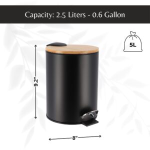 Infographic displaying the black step trash can with its dimensions (9.2 inches tall and 8 inches wide) and a capacity of 2.5 liters (0.6 gallons).