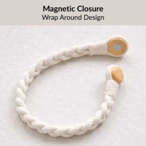 Magnetic wooden ends close-up on braided tieback
