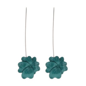 01 (set-of-2 packshot): Set of two dark green metal flower curtain tiebacks with thin silver cable loops, shown against a plain background to highlight the glossy sculpted petal detail.